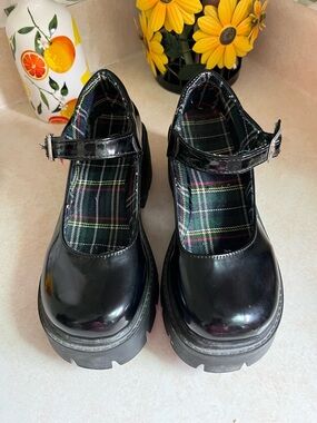 Black Patent Mary Jane Platform Shoes with Buckle size 6